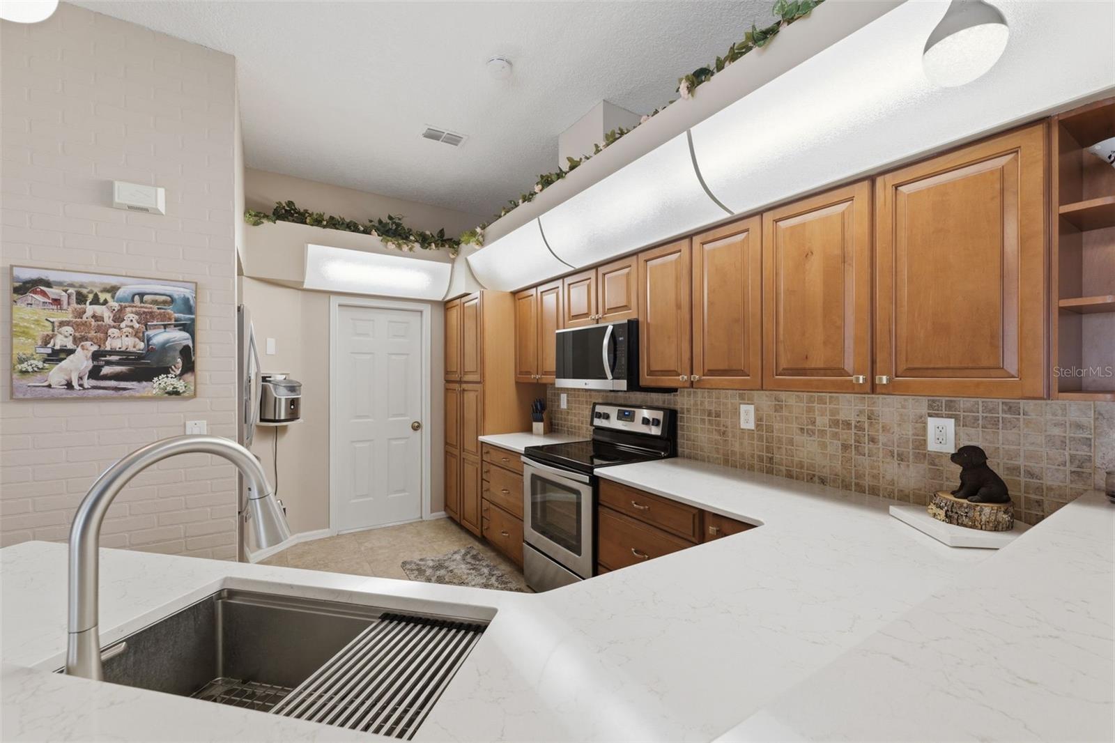 Image 16 of 59 For 7442 Aloe Drive