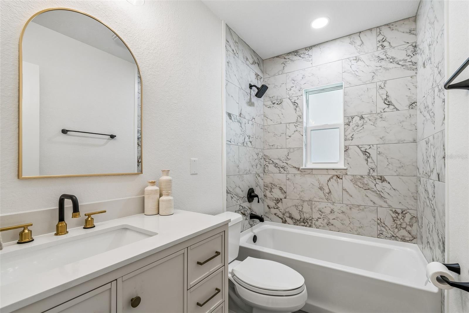 Image 17 of 73 For 2844 30th Avenue N