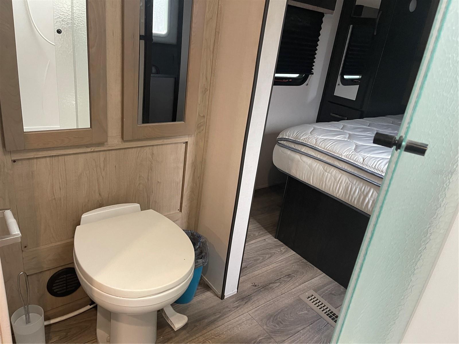 Image 25 of 51 For 20300 Leonard Road 78