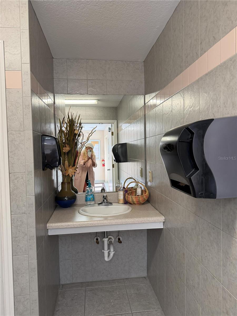 Image 42 of 51 For 20300 Leonard Road 78