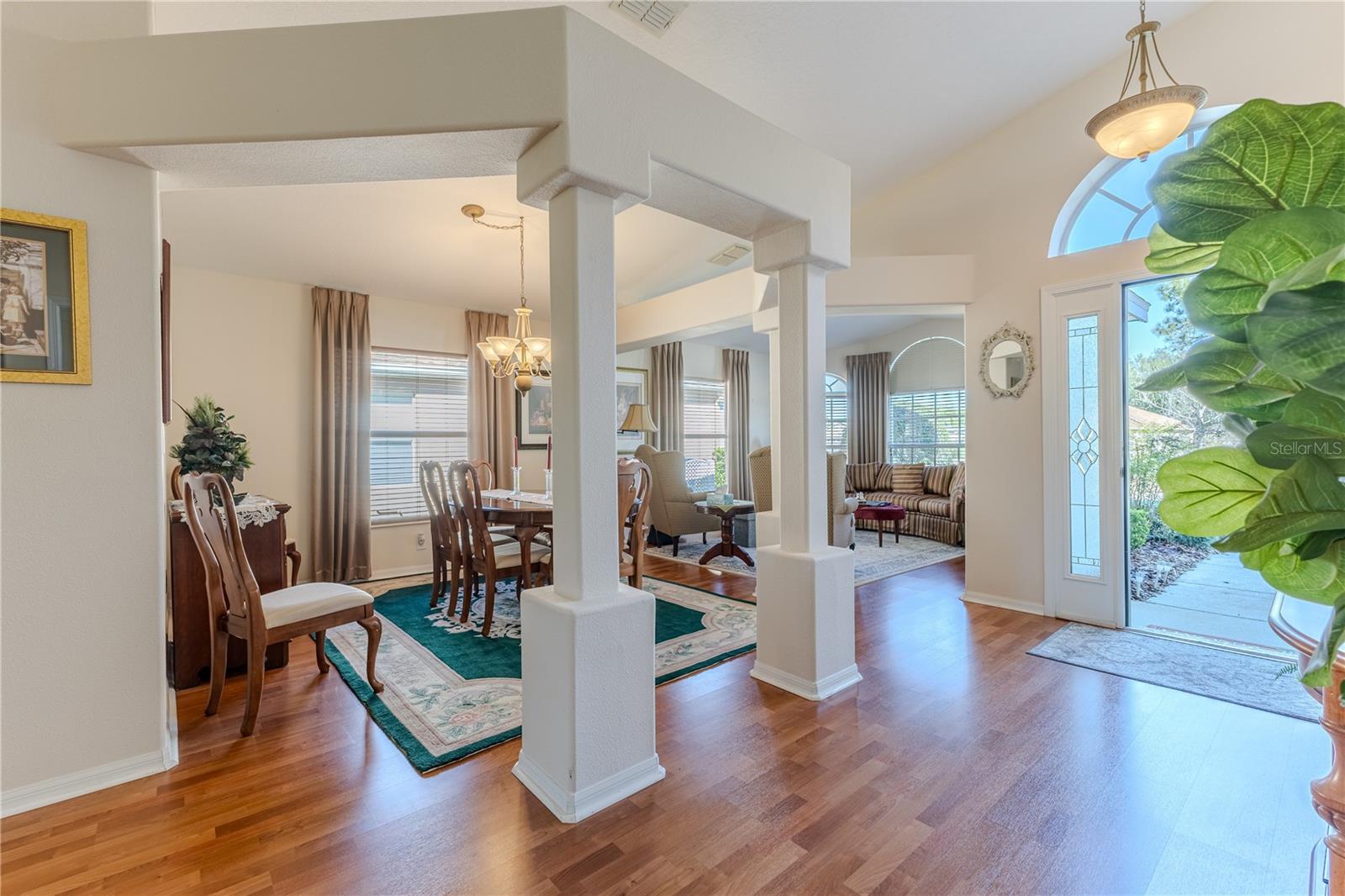 Listing photo id 10 for 150 Gordham Court