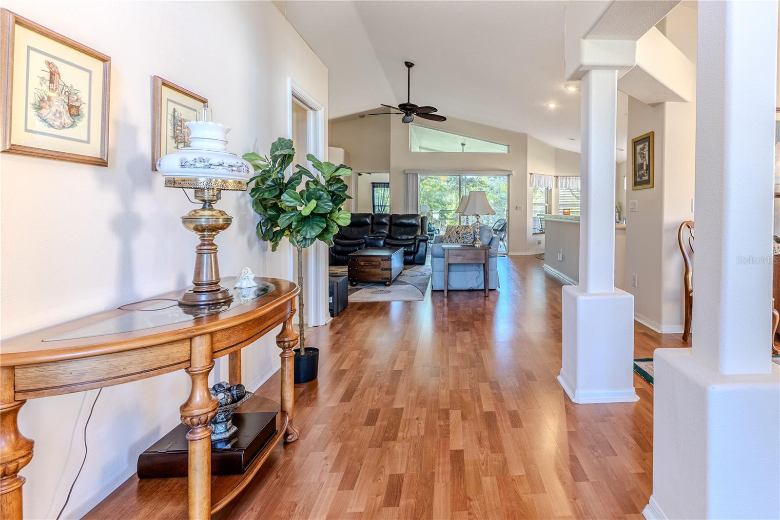 Listing photo id 11 for 150 Gordham Court