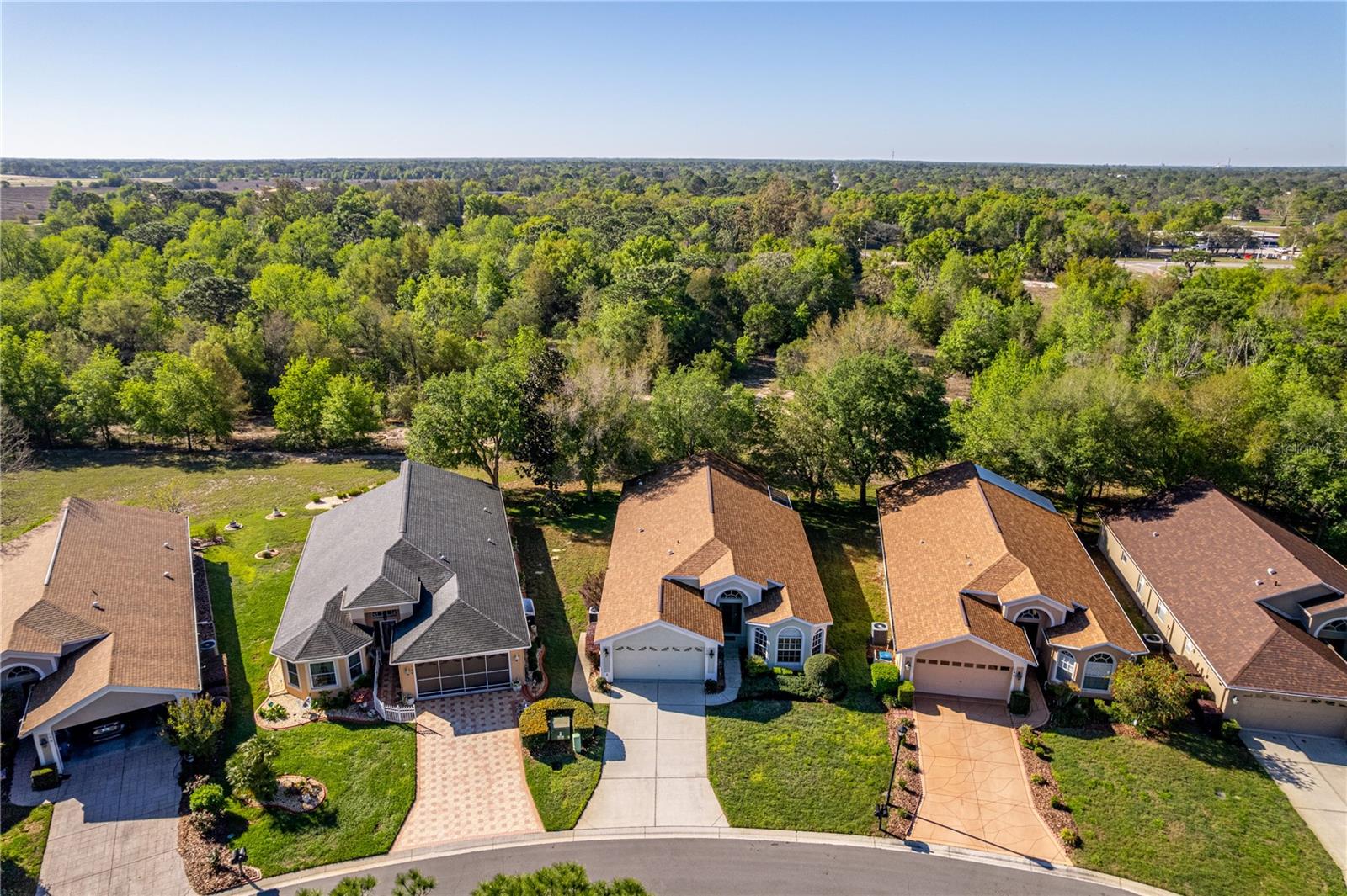 Listing photo id 12 for 150 Gordham Court