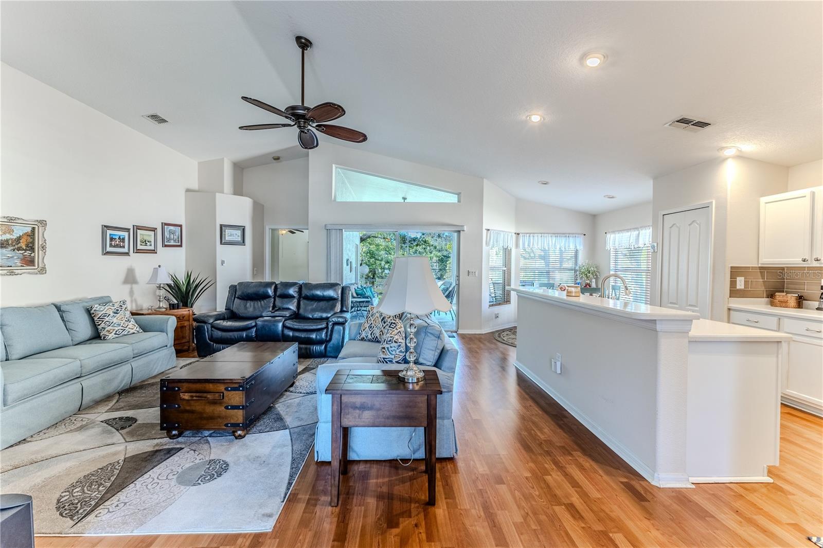 Listing photo id 14 for 150 Gordham Court