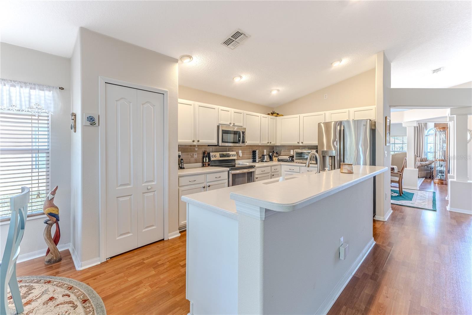 Listing photo id 21 for 150 Gordham Court