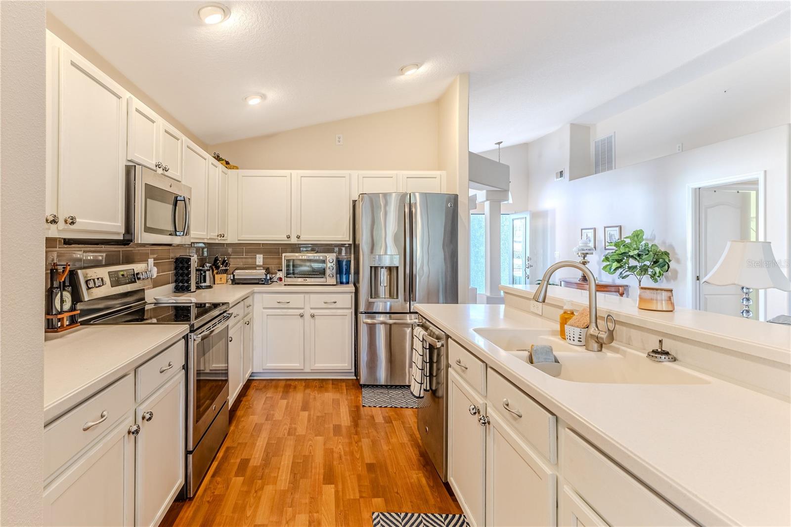 Listing photo id 22 for 150 Gordham Court