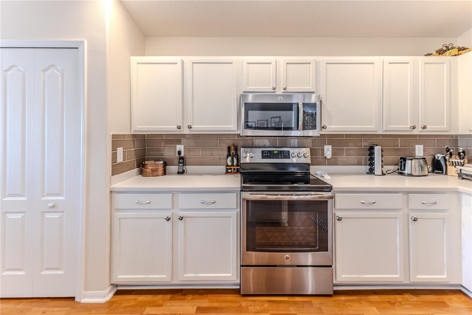 Listing photo id 23 for 150 Gordham Court