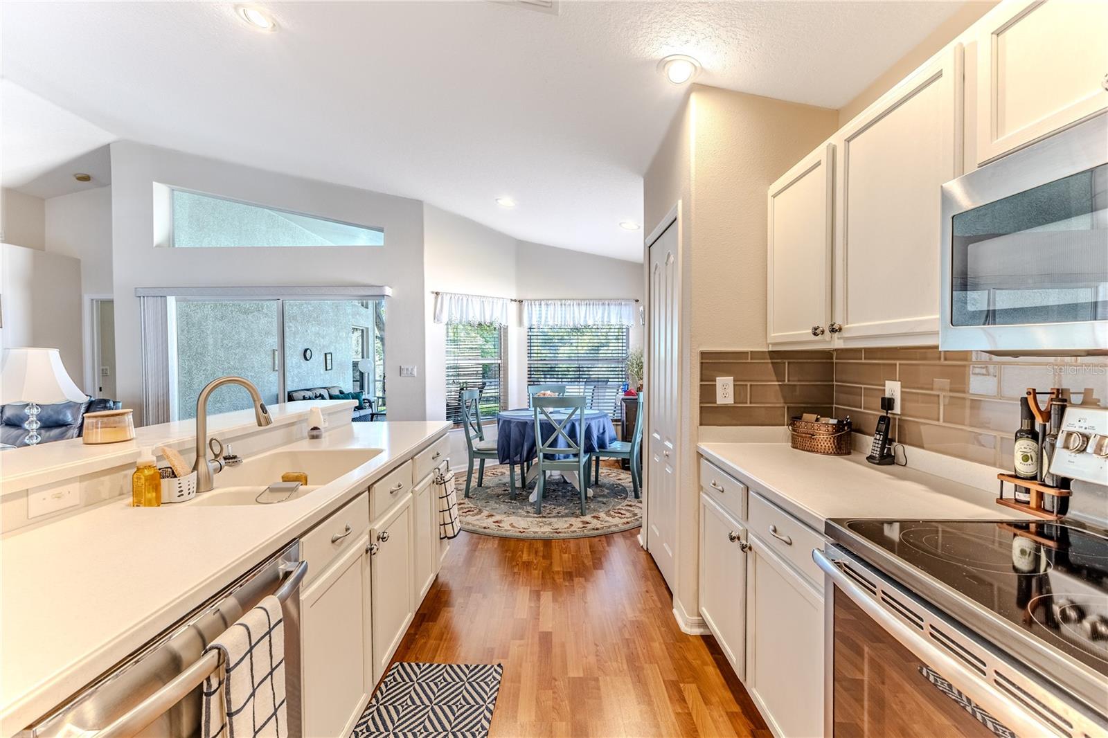 Listing photo id 24 for 150 Gordham Court