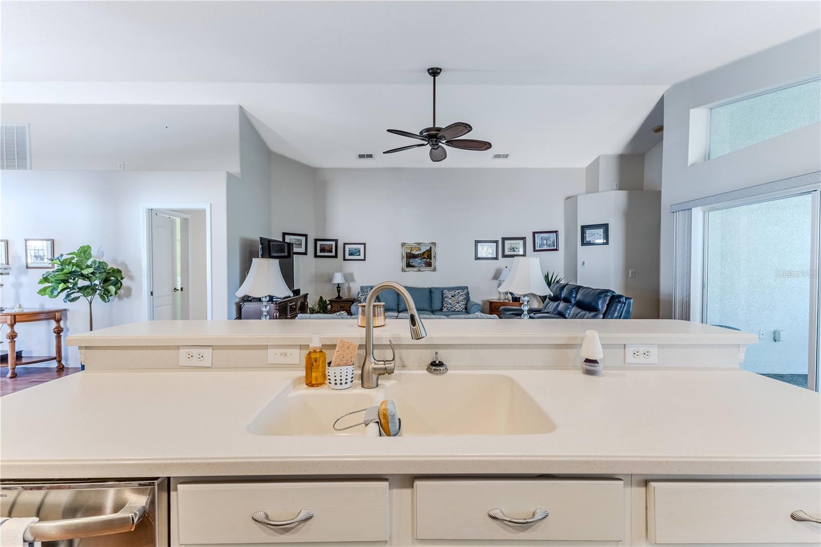 Listing photo id 25 for 150 Gordham Court