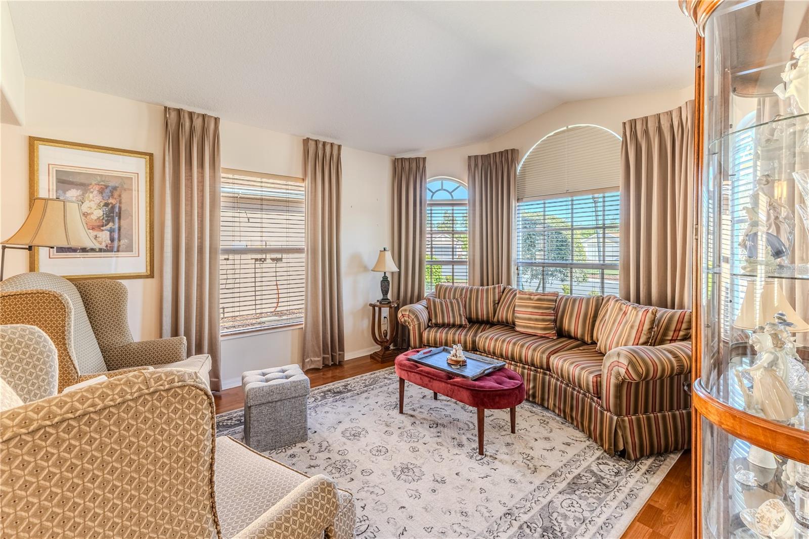 Listing photo id 2 for 150 Gordham Court