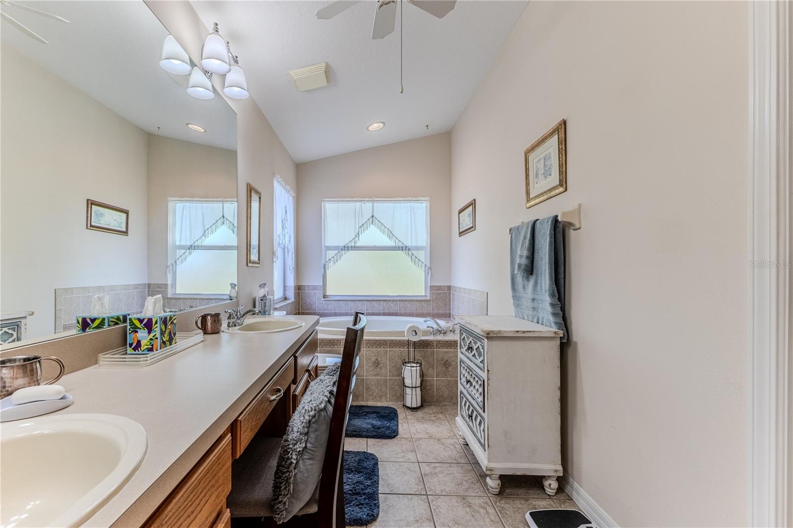 Listing photo id 41 for 150 Gordham Court