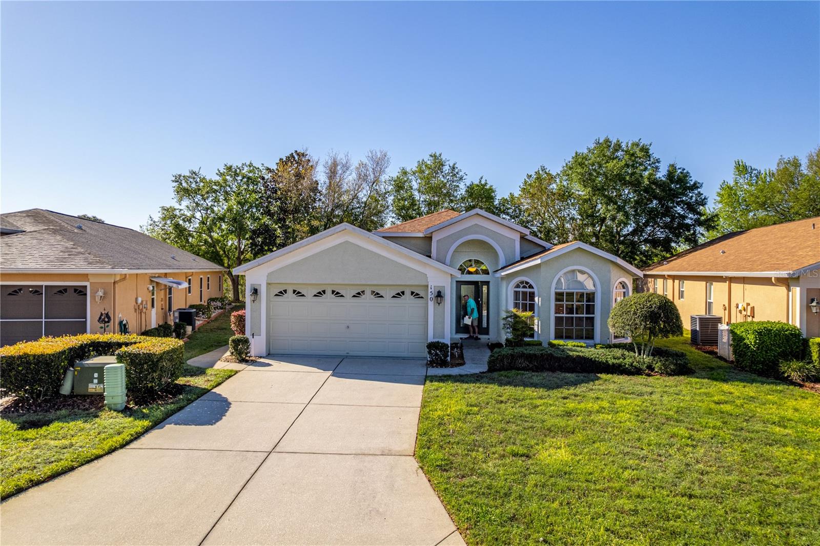 Listing photo id 4 for 150 Gordham Court