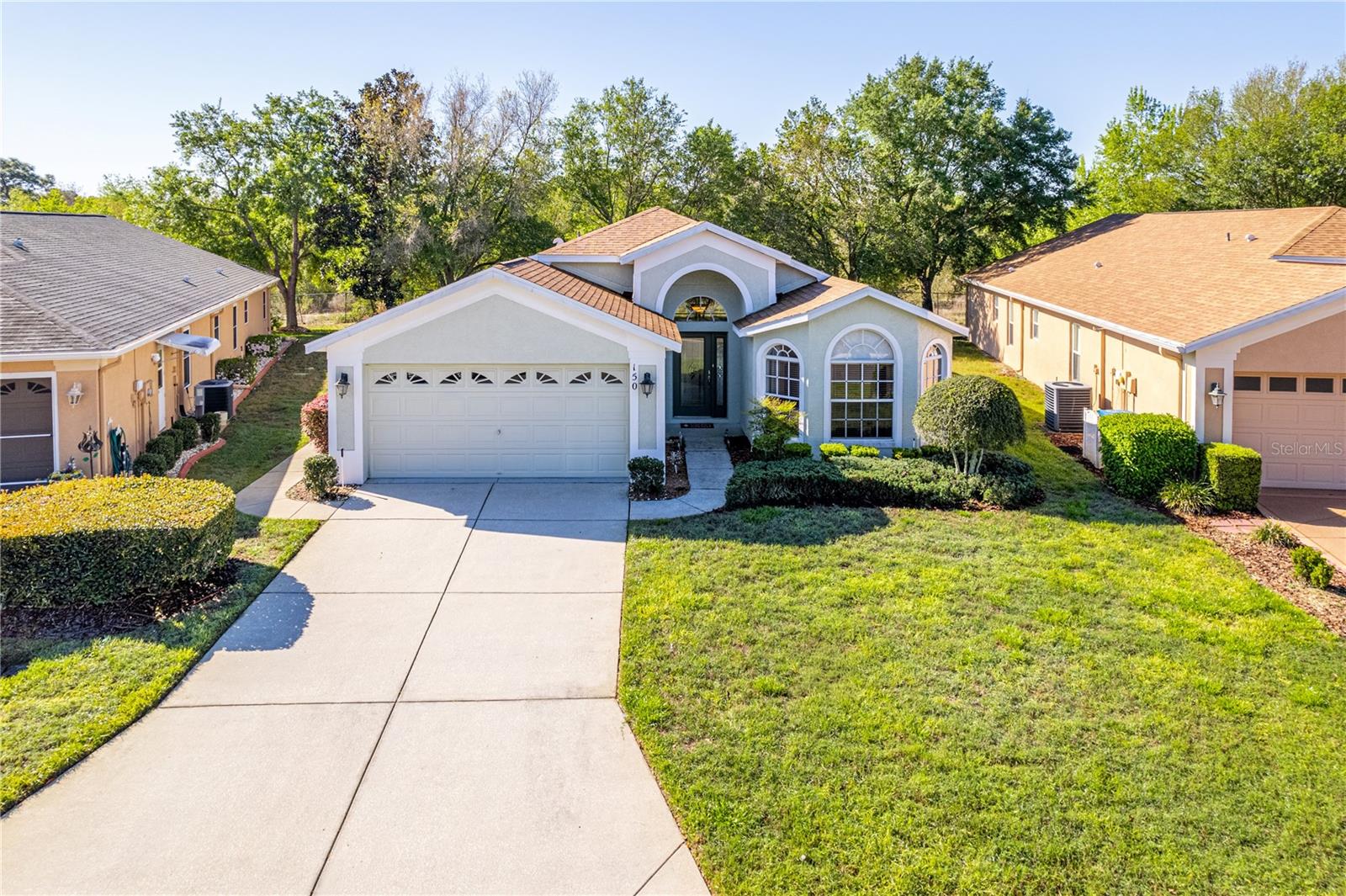 Listing photo id 7 for 150 Gordham Court