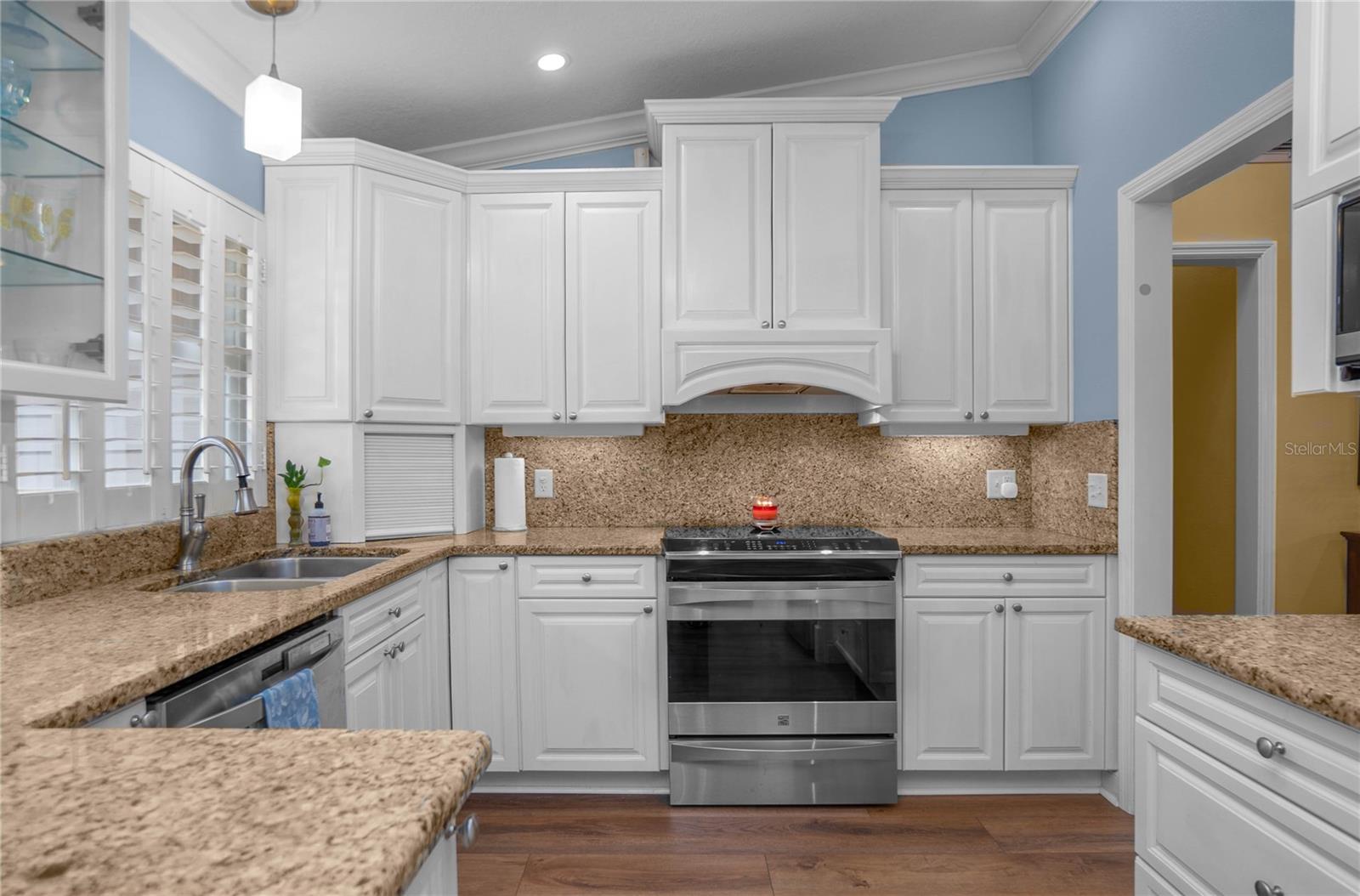 Image 17 of 66 For 9800 Regency Row