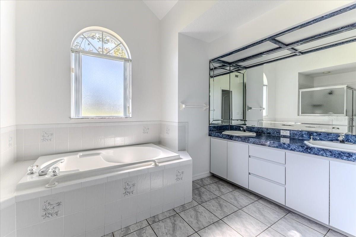 Image 31 of 75 For 13377 Bolton Court