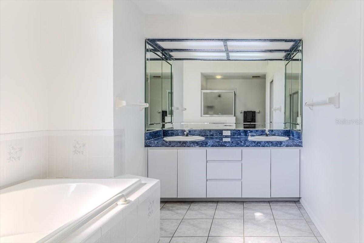 Image 32 of 75 For 13377 Bolton Court