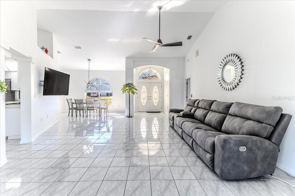 Image 7 of 75 For 13377 Bolton Court