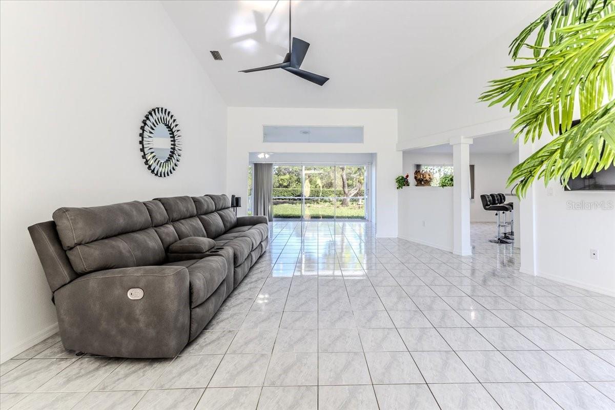 Image 8 of 75 For 13377 Bolton Court