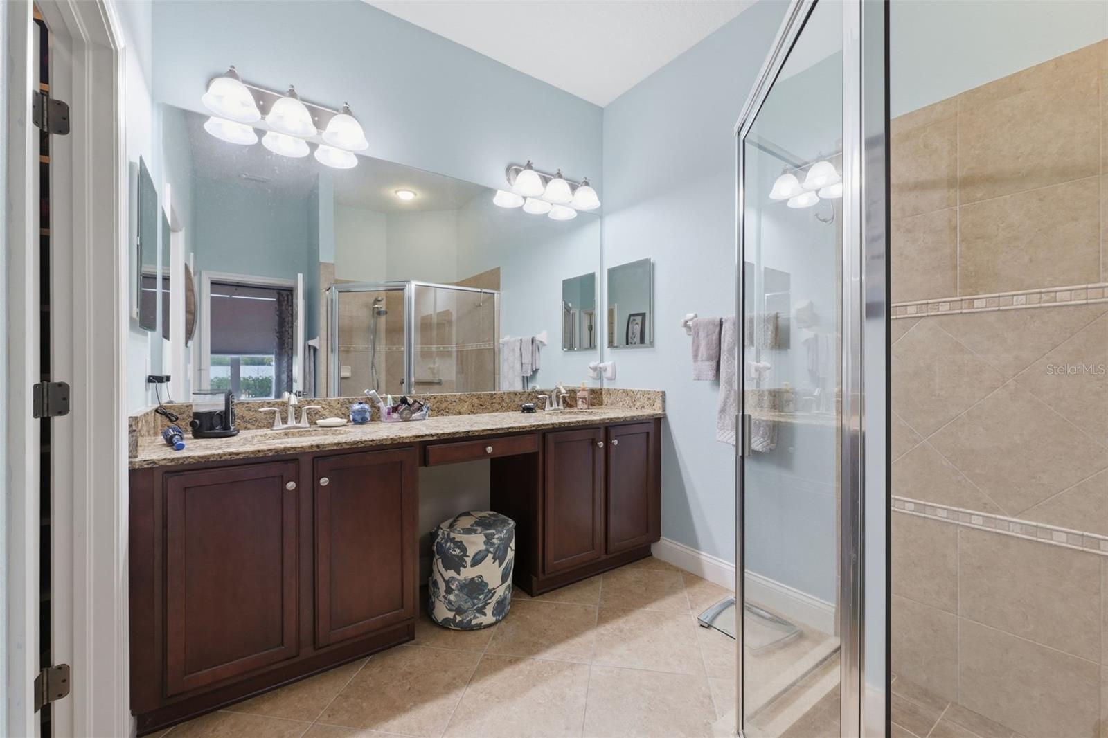 Image 13 of 57 For 2732 Devonoak Boulevard