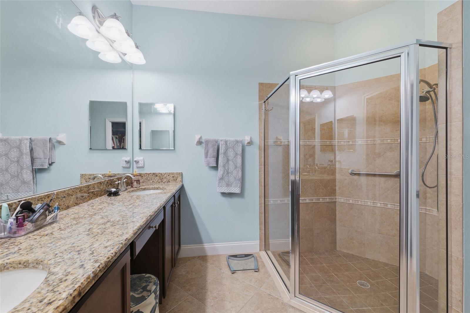 Image 14 of 57 For 2732 Devonoak Boulevard