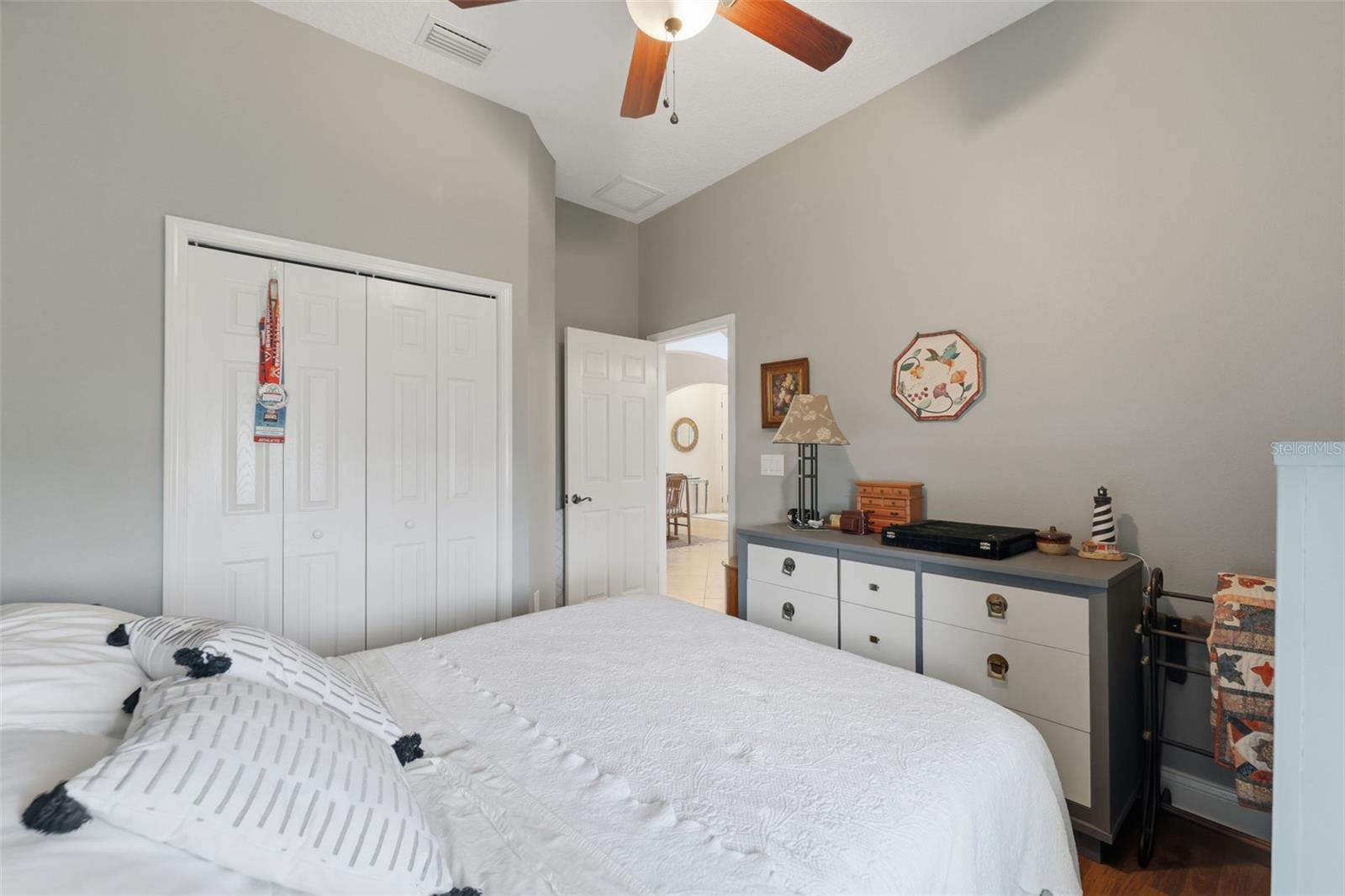 Image 17 of 57 For 2732 Devonoak Boulevard