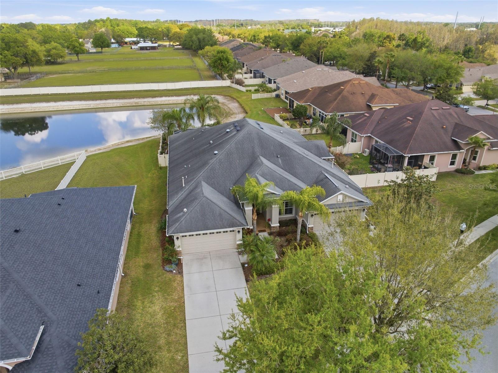 Image 28 of 57 For 2732 Devonoak Boulevard