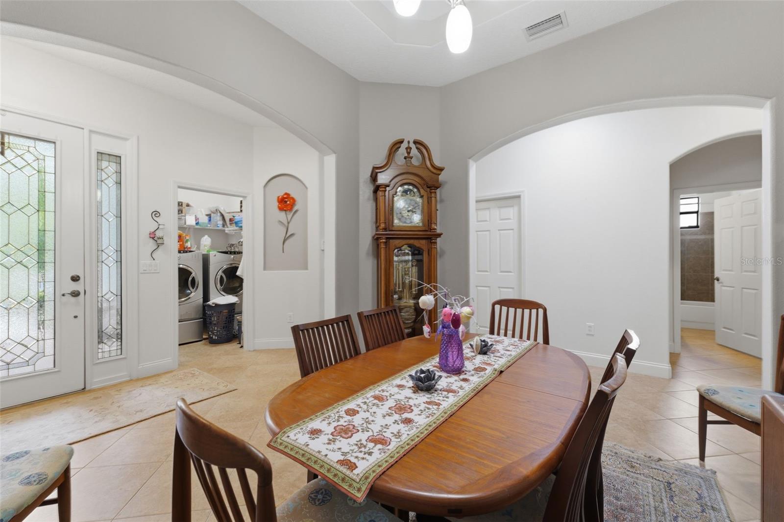 Image 4 of 57 For 2732 Devonoak Boulevard