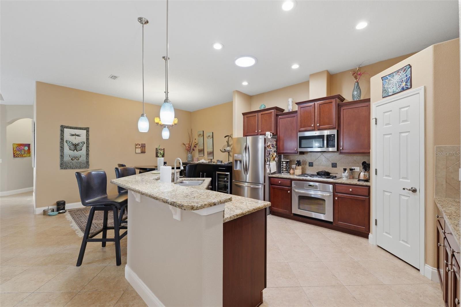 Image 41 of 57 For 2732 Devonoak Boulevard