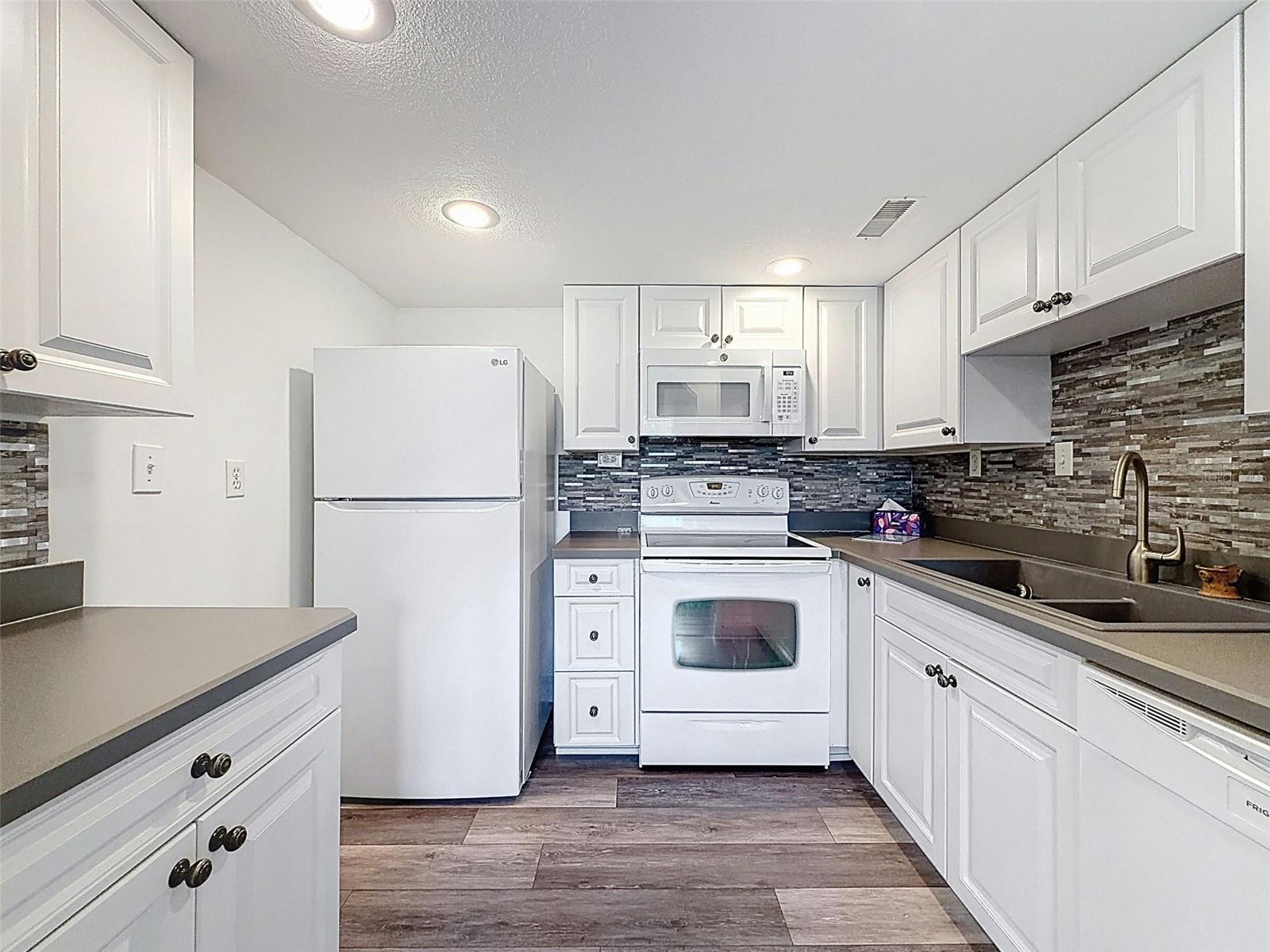 Image 14 of 43 For 11832 Boynton Lane 24b