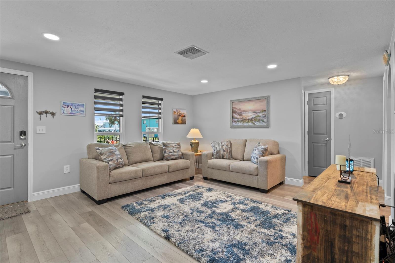 Image 18 of 75 For 15627 Donzi Drive