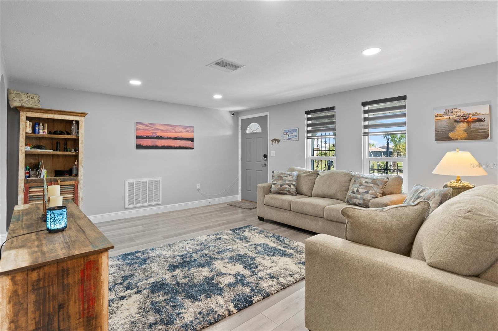 Image 19 of 75 For 15627 Donzi Drive