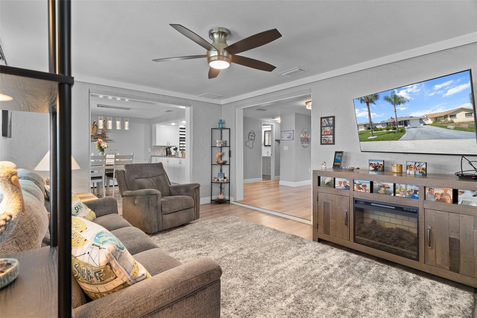 Image 21 of 75 For 15627 Donzi Drive