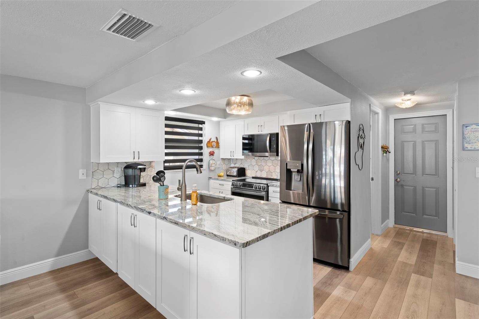 Image 26 of 75 For 15627 Donzi Drive