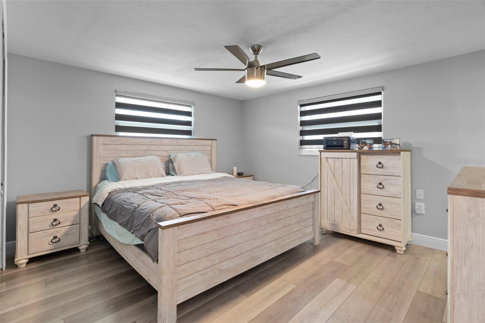 Image 33 of 75 For 15627 Donzi Drive