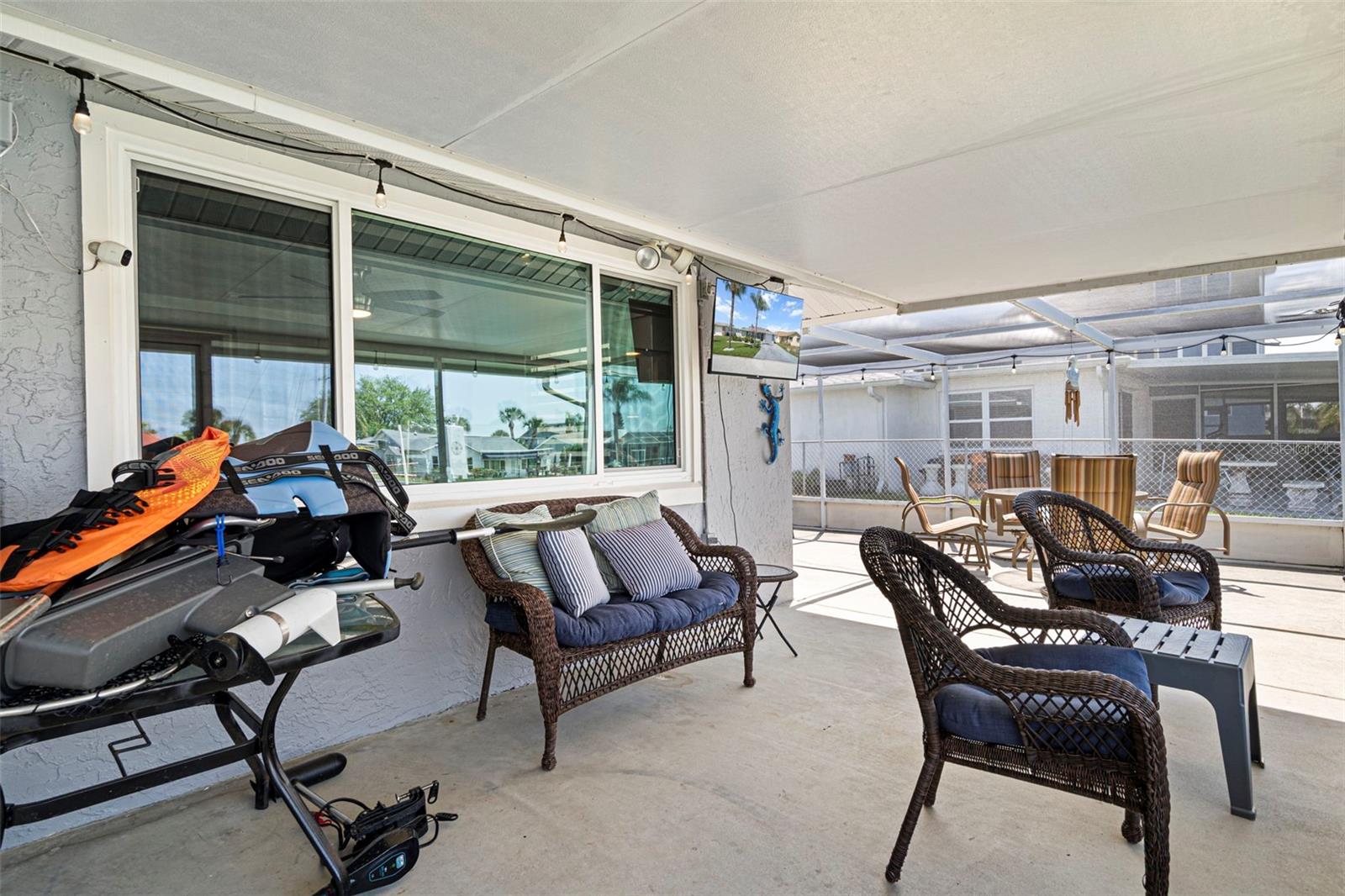 Image 43 of 75 For 15627 Donzi Drive