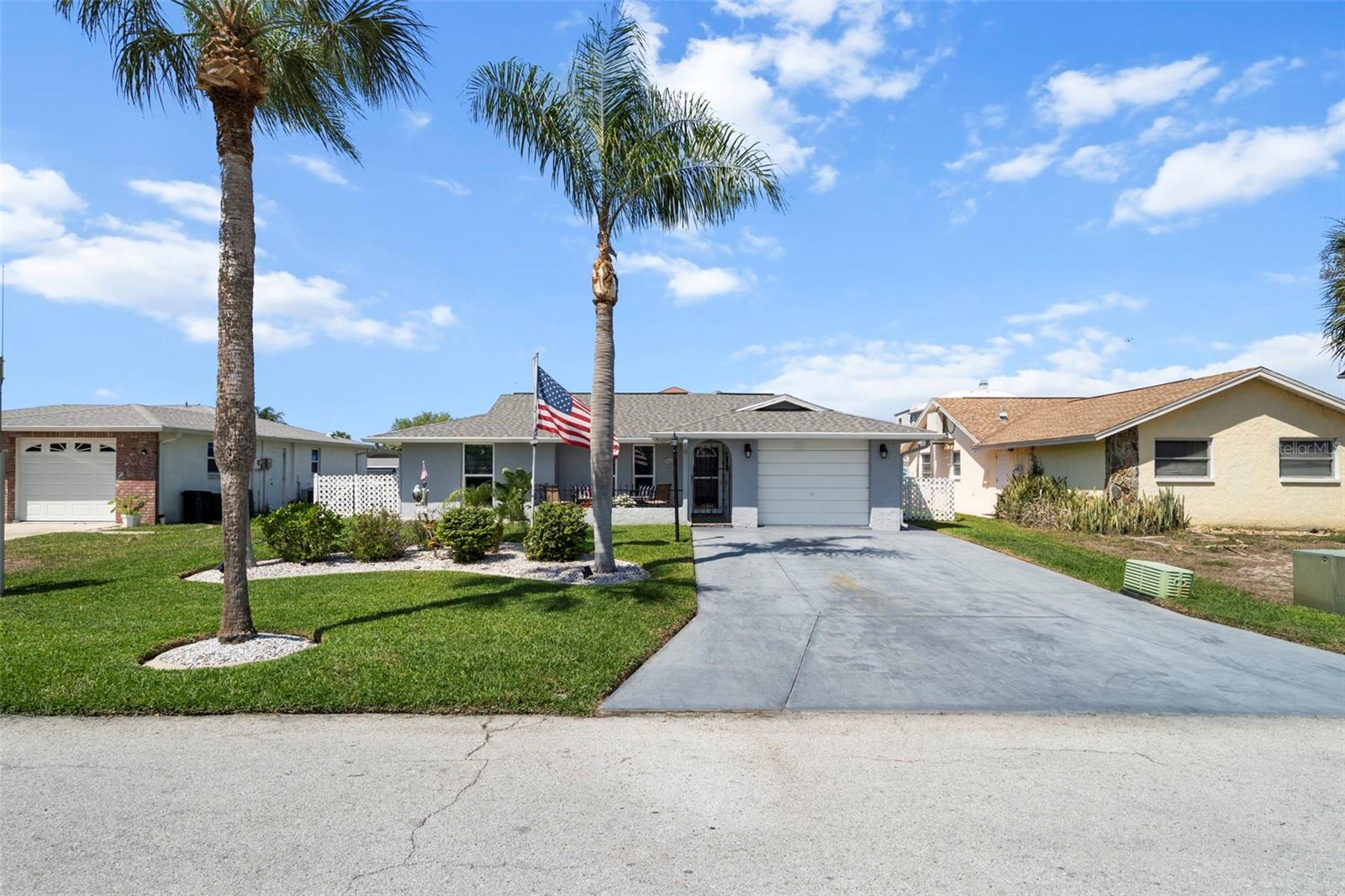 Image 5 of 75 For 15627 Donzi Drive