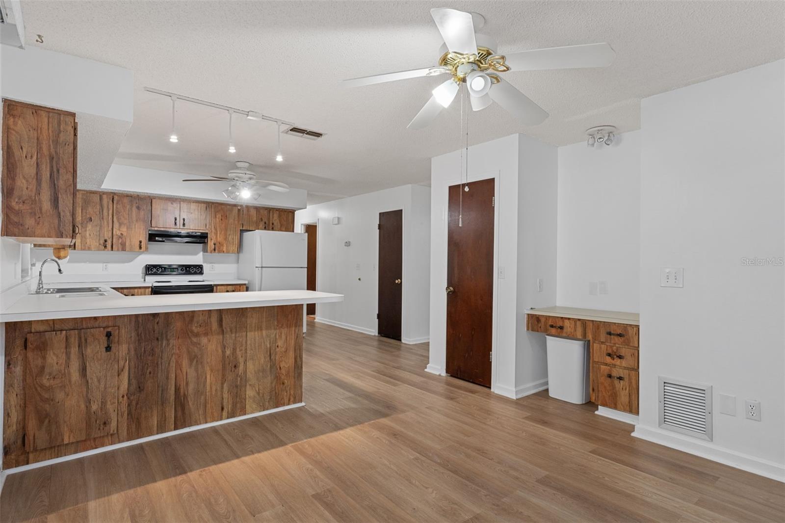 Image 11 of 37 For 7095 Greenwood Lane