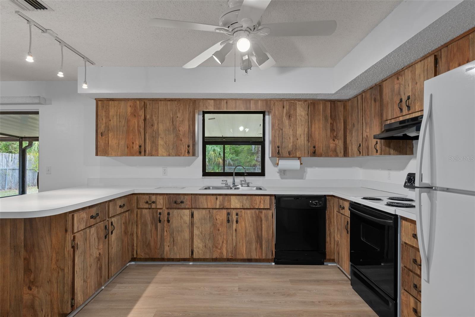 Image 14 of 37 For 7095 Greenwood Lane