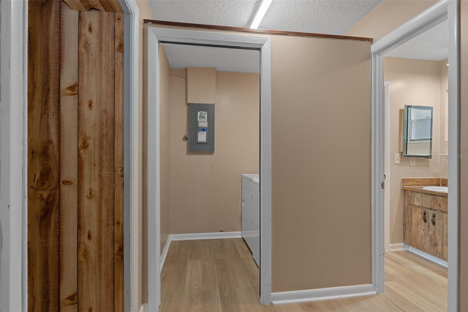 Image 26 of 37 For 7095 Greenwood Lane