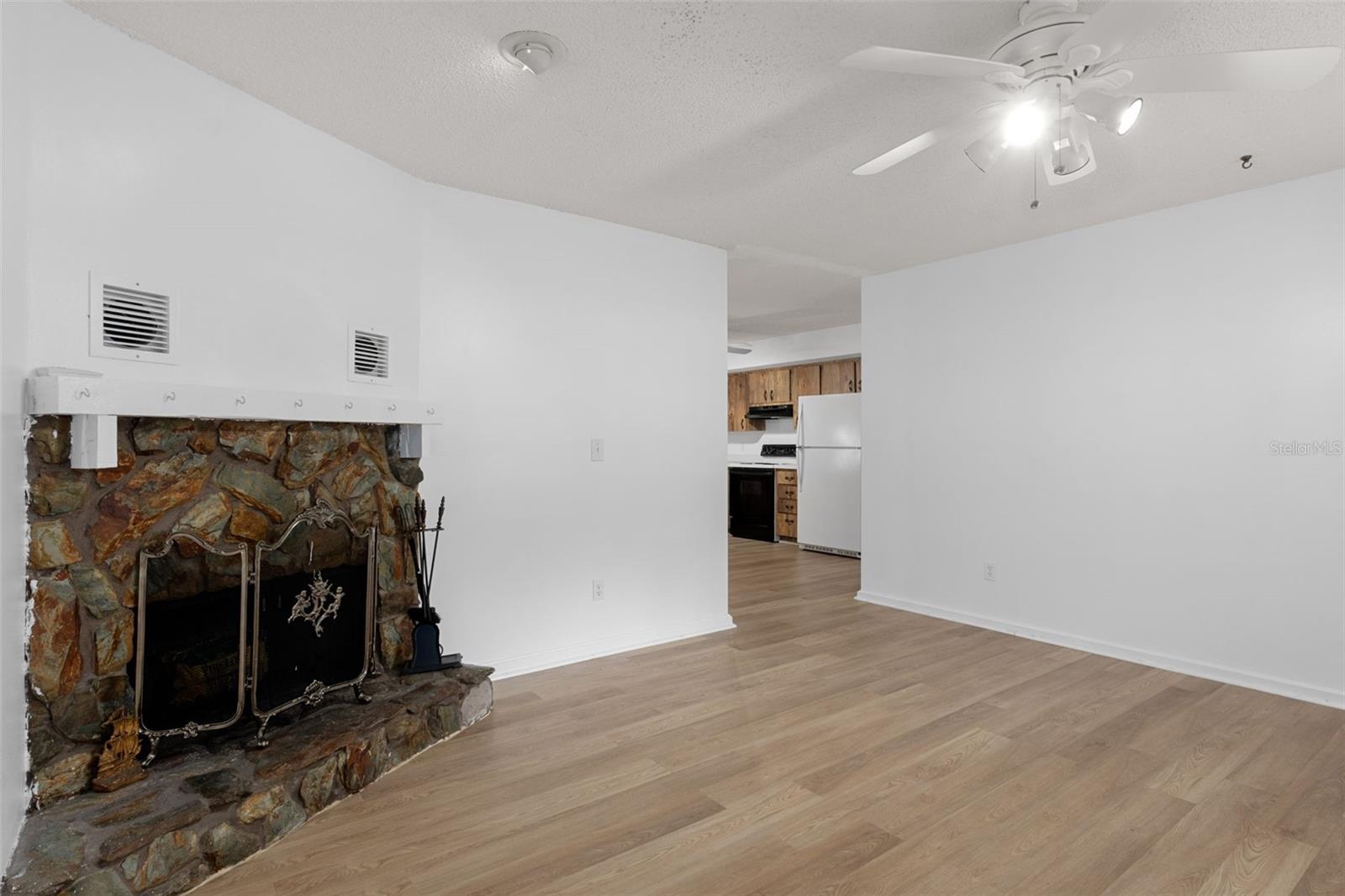 Image 8 of 37 For 7095 Greenwood Lane