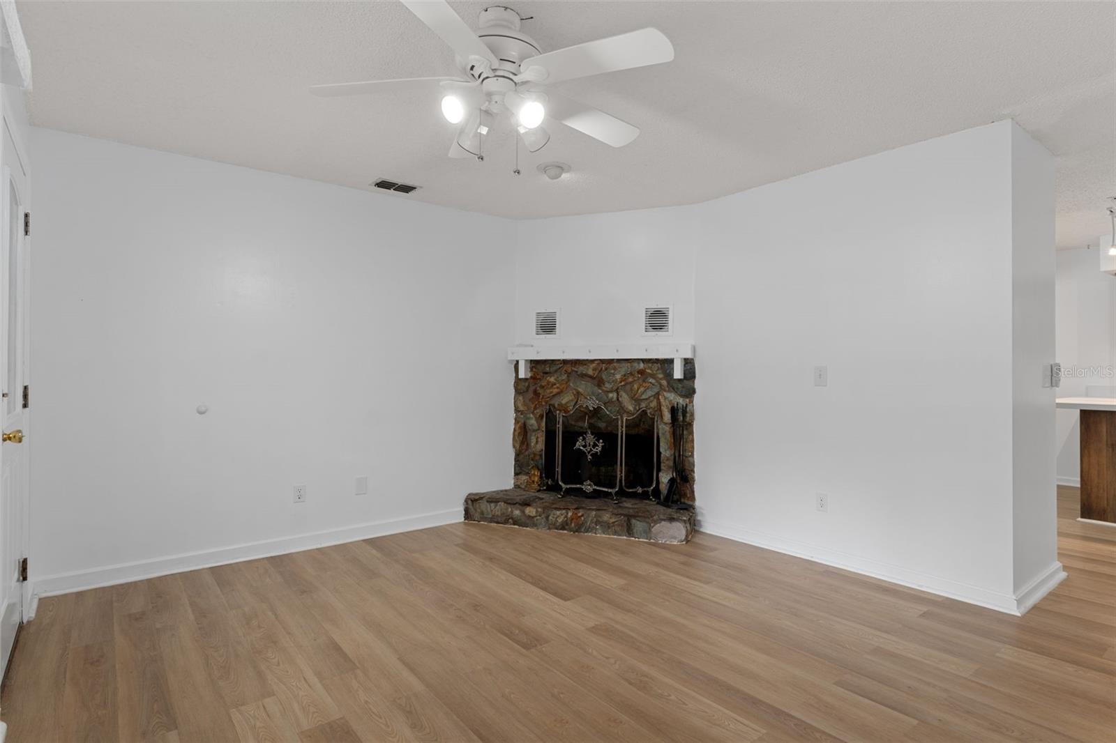 Image 9 of 37 For 7095 Greenwood Lane