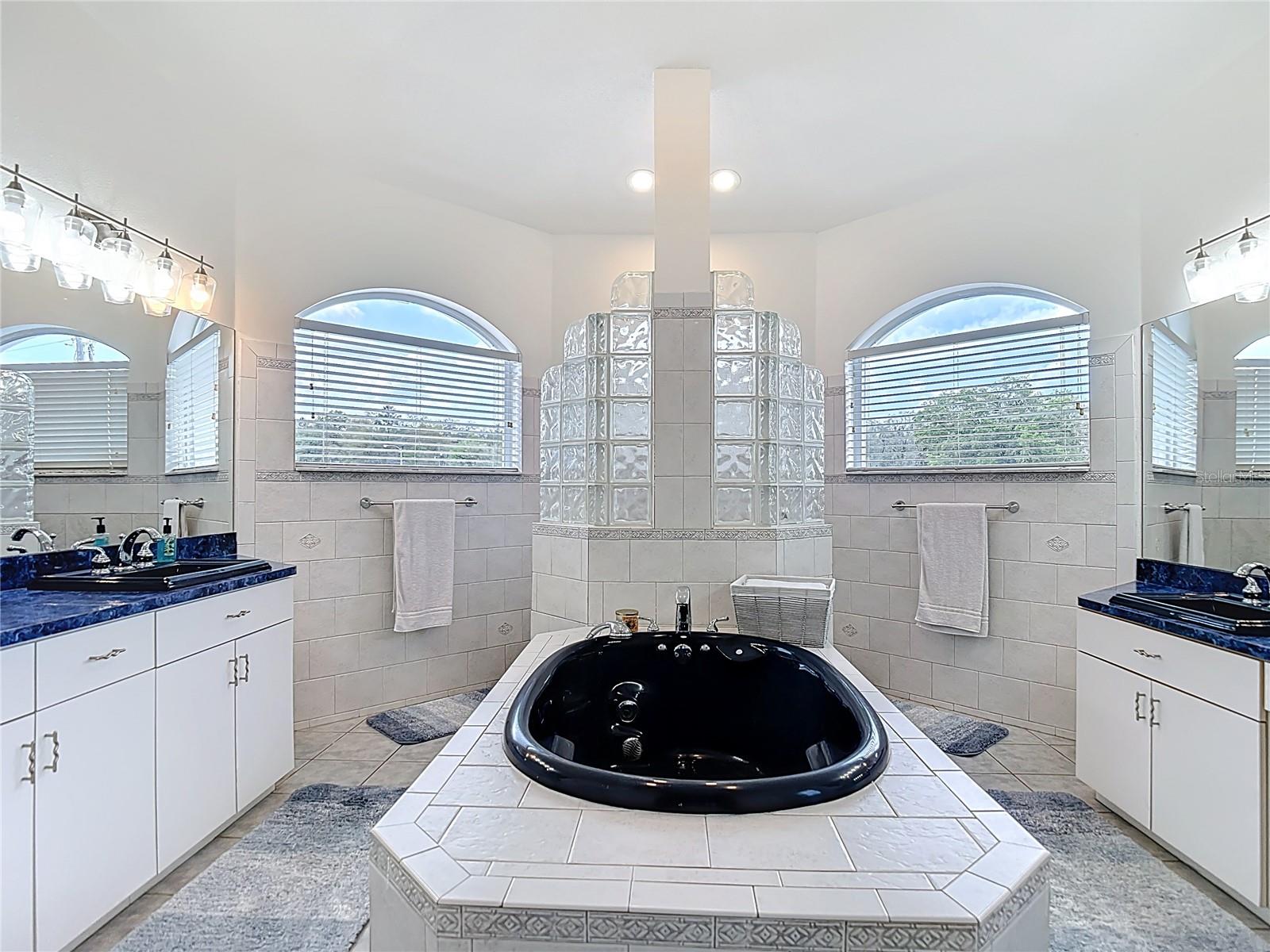 Image 35 of 100 For 18520 Oak Way Drive