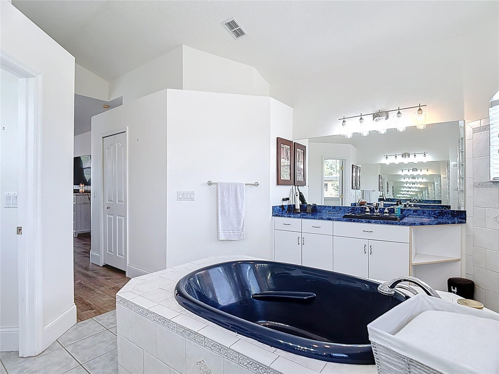 Image 37 of 100 For 18520 Oak Way Drive