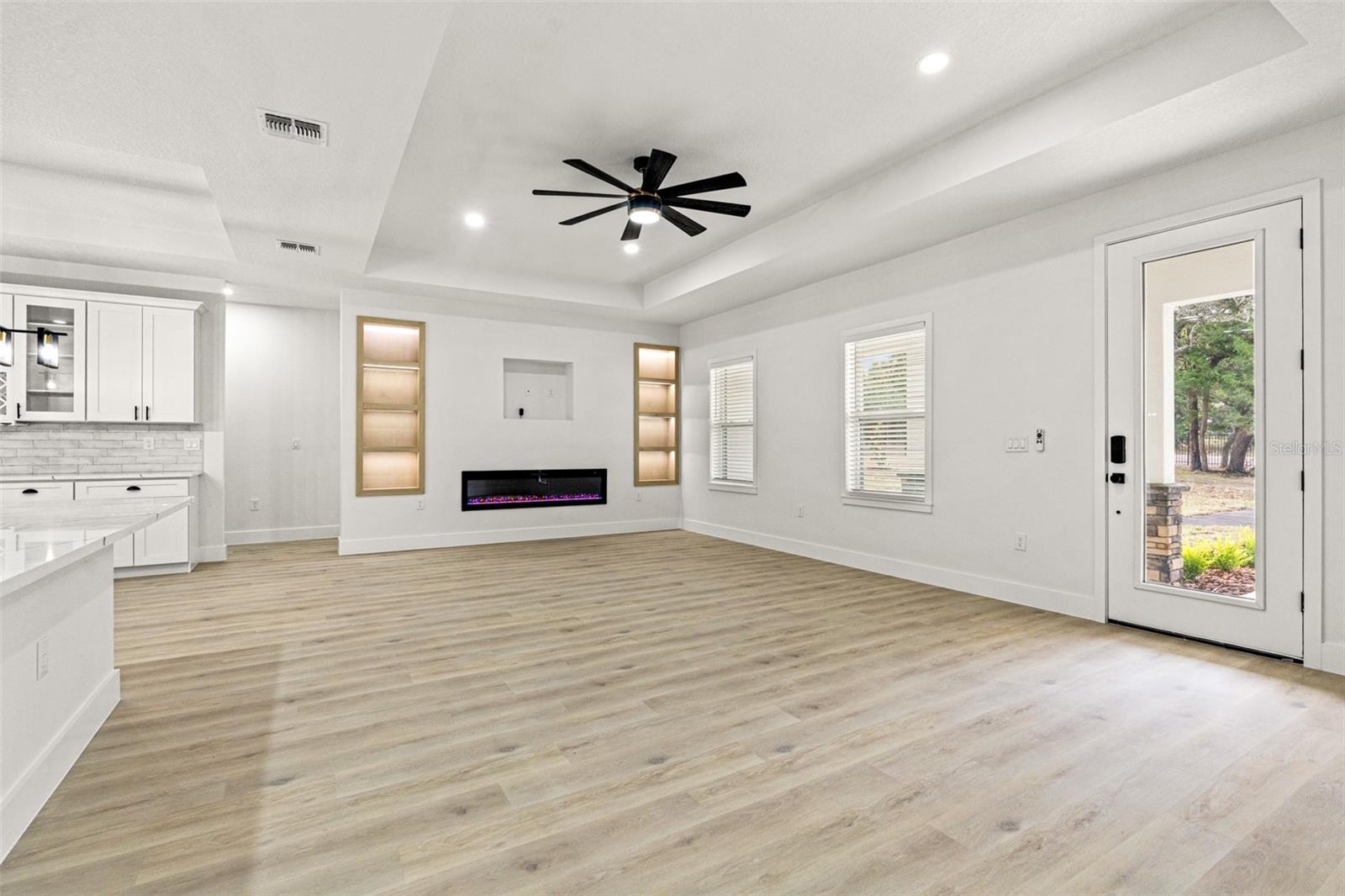 Image 18 of 59 For 14905 Peace Boulevard