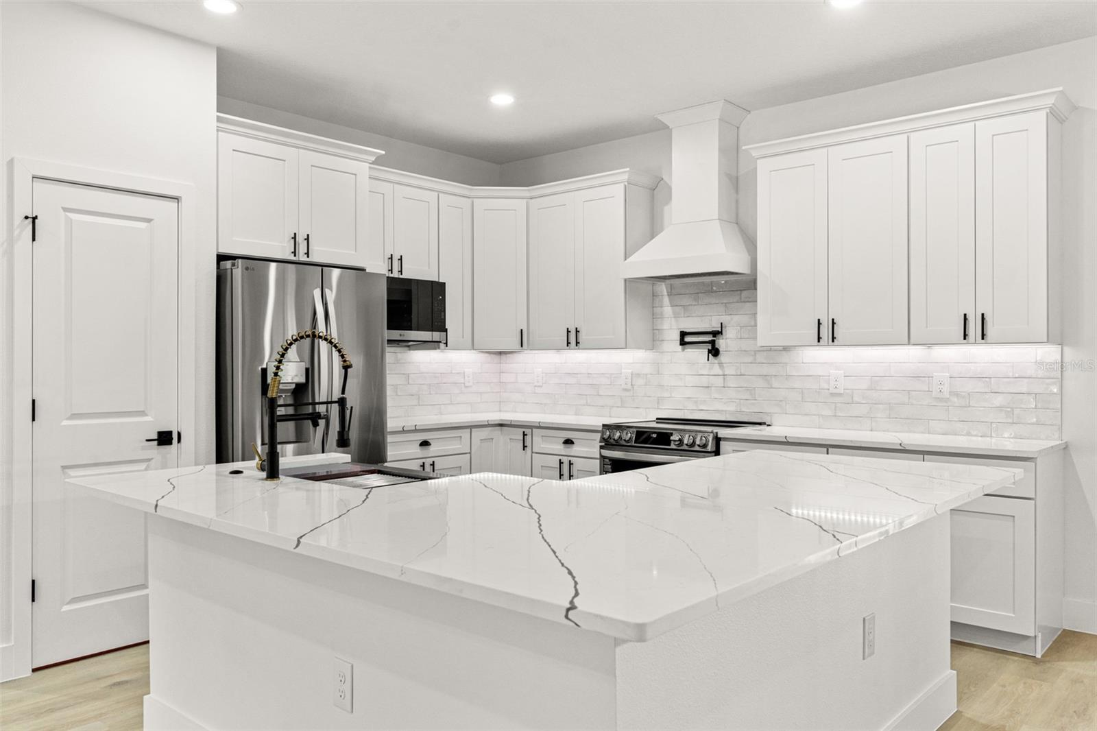 Image 23 of 59 For 14905 Peace Boulevard