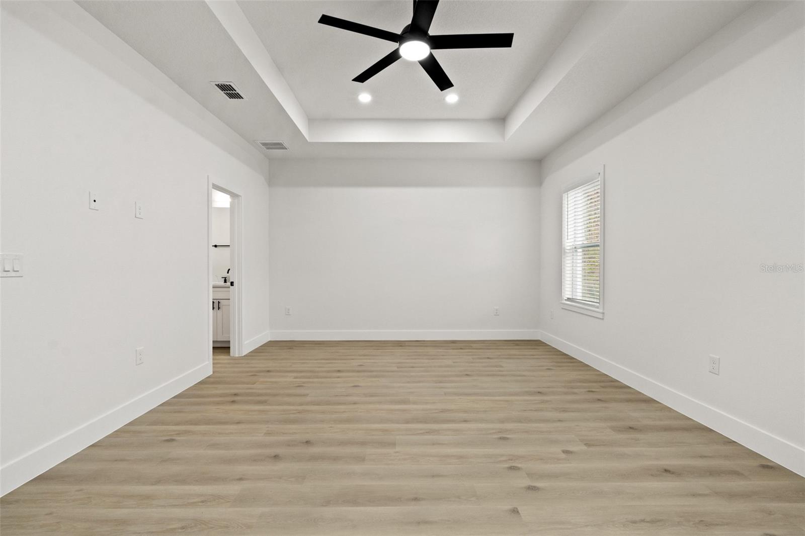 Image 31 of 59 For 14905 Peace Boulevard