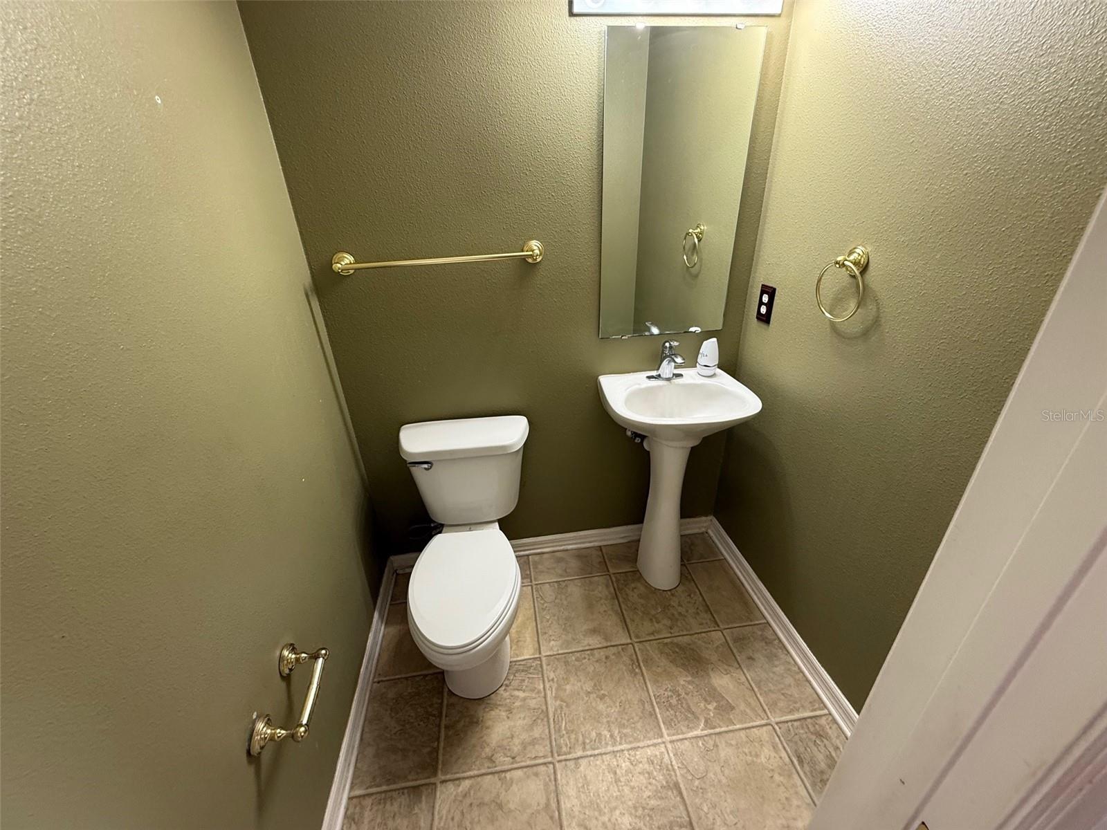 Image 15 of 19 For 708 Brenton Leaf Drive