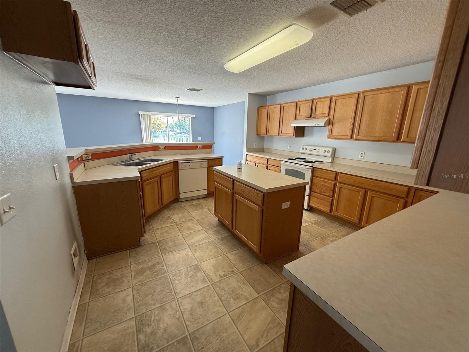 Image 6 of 19 For 708 Brenton Leaf Drive