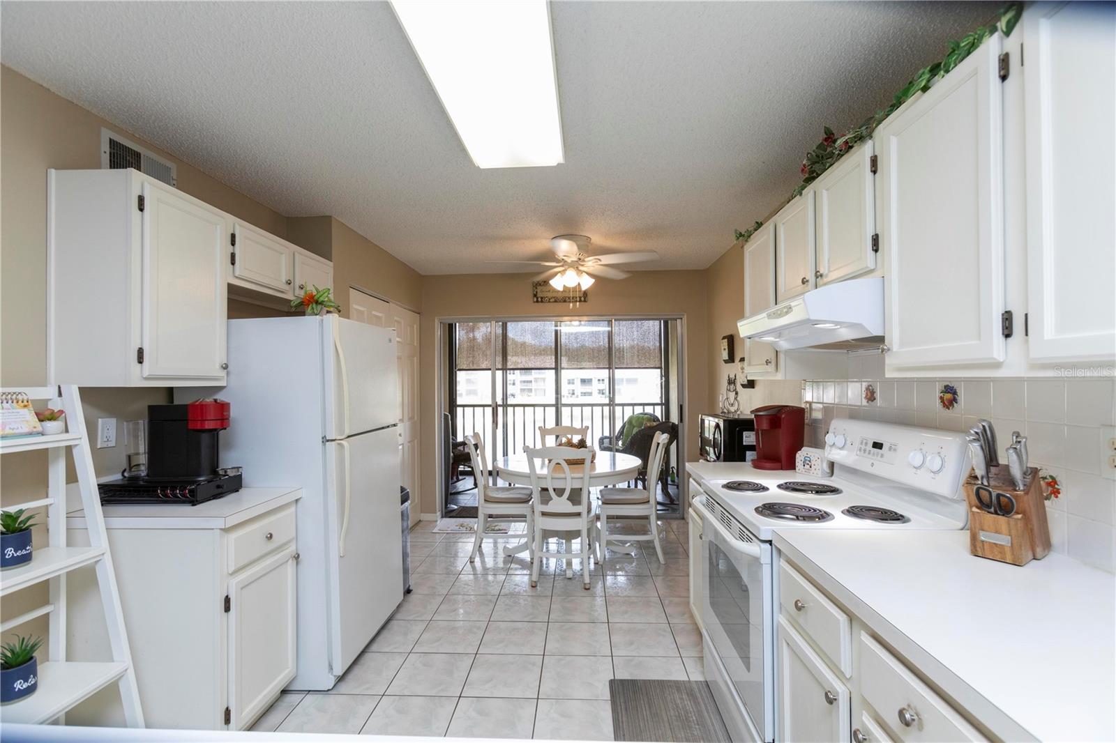 Image 17 of 46 For 4575 Whitton Way 1126