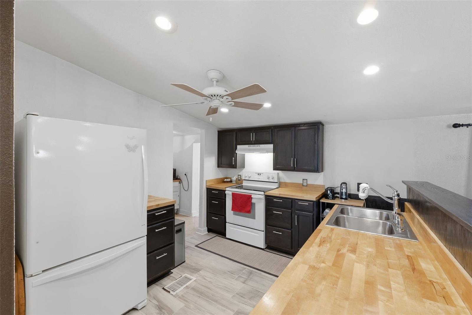 Image 20 of 46 For 515 Covelake Terrace